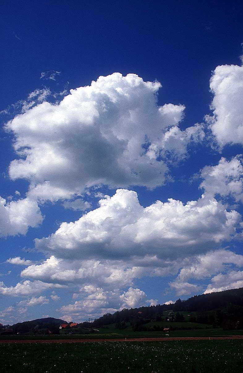 http://www.bigfoto.com/sites/galery/sky/09_sky-clouds-xds.jpg